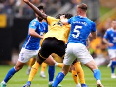 La tendenza a strapparsi i capelli in Premier League continua con l’espulsione di Dan Ballard del Sunderland