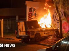 Violenza in una città australiana dopo l’arresto di un uomo per l’omicidio di una ragazza