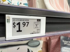 La maggior parte degli americani sostiene il divieto dei prezzi di sorveglianza e delle etichette elettroniche sugli scaffali