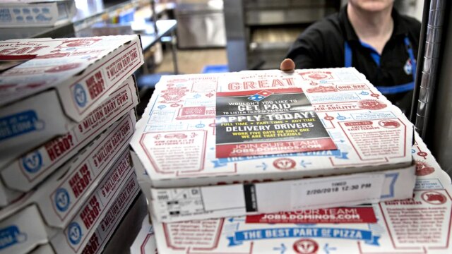food-drink-dominos-customer-pizza-dispute-1.jpg