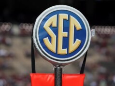 Il direttore atletico dell’Arkansas Hunter Yurachek chiede alla SEC di modificare gli orari di gioco per la squadra di soccer dei Razorbacks