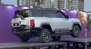 Dopo aver aumentato l’autonomia e la ricarica, i marchi cinesi di veicoli elettrici sfoggiano la guida a tre ruote sui SUV