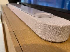 La soundbar Bose Life-style Extremely e l’altoparlante ti consentono di controllare la tua app musicale preferita