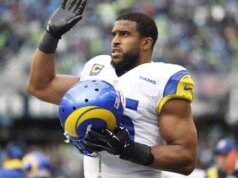 Il leggendario linebacker Bobby Wagner scherza "Dott." Etichetta dopo il dottorato onorario dello Utah State