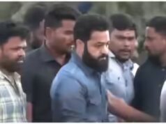 GUARDA: Jr. NTR rende omaggio a NT Rama Rao
