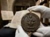 Perso per 40 anni: ritrovato a Parigi il sigillo reale millenario di Edoardo il Confessore