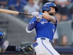 L’outfielder dei Blue Jays Nathan Lukes riprende a colpire mentre riabilita l’infortunio