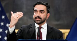 L’ex deputato morente Barney Frank cube ai democratici che i loro messaggi di estrema sinistra stanno costando loro gli elettori