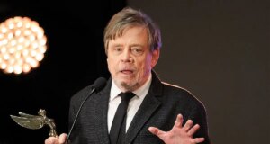 Mark Hamill cancella l’immagine che ritrae Trump deceduto e pubblica una nuova foto per “scusarsi” dopo la reazione negativa
