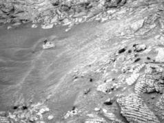 Il Rover Curiosity della NASA trova un cratere pieno di sabbia, altera i piani di perforazione