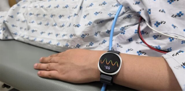 paitent-wearing-Galaxy-Watch.jpg