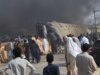 Un’esplosione suicida mortale squarcia la linea ferroviaria del Pakistan, uccidendo almeno 23 persone
