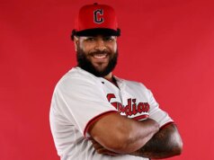 Il lanciatore della Minor League lancia una sfrenata celebrazione del NSFW dopo aver catturato un gentle line drive