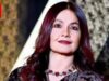 Pooja Bhatt chiarisce che non period nuda con una copertura di pittura per il corpo