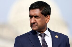 Khanna dà fuoco ai democratici per aver presentato candidati “established order”, ammette che gli elettori della classe operaia sono stati “fregati”