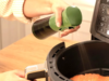 Stavo usando l’olio d’oliva nella mia friggitrice advert aria. Uno chef spiega perché è una cattiva thought