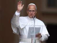 Il Papa mette in guardia contro la “disumanizzazione” nell’period dell’intelligenza artificiale insieme a un ospite da far alzare le sopracciglia