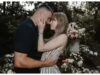Taylor chiama gli amici per invitarli al matrimonio con Travis?