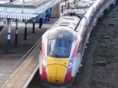 L’ondata di caldo nel Regno Unito interrompe i treni di Londra mentre il fumo viene avvistato sui binari ferroviari