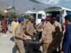 17 morti mentre un minibus in corsa si schianta contro un autobus parcheggiato a Khyber Pakhtunkhwa di Pak