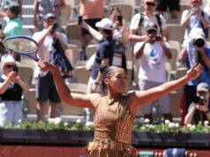 Naomi Osaka si diverte con la moda agli Open di Francia. Dovrà vincere ancora per continuare a giocare a travestirsi
