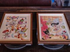 Gary Baseman riempie l’iconico espresso store di Los Angeles con disegni affascinanti sui menu dei veri ristoranti