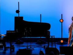 Al compimento dei 90 anni, Philip Glass riceve tributi rivelatori che mostrano il suo lavoro sotto una nuova luce