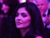 Kylie Jenner ha fatto causa alla seconda governante che cube di aver fatto scivolare una lettera a Jenner chiedendo aiuto