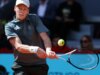 I giocatori continuano a combattere con le main del tennis mentre denunciano il premio in denaro del Roland Garros