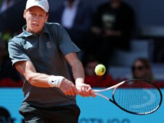 I giocatori continuano a combattere con le main del tennis mentre denunciano il premio in denaro del Roland Garros