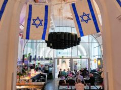 Un caffè di Vienna offre il benvenuto ai sostenitori di Israele mentre crescono le tensioni all’Eurovision Track Contest