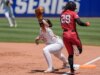 L’ultima esplosione di Katie Stewart spinge il Texas oltre il Nebraska al WCWS