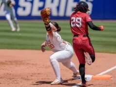 L’ultima esplosione di Katie Stewart spinge il Texas oltre il Nebraska al WCWS