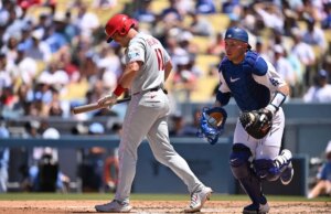 Phillies C JT Realmuto colpito dal lancio al polso; Radiografie detrimental